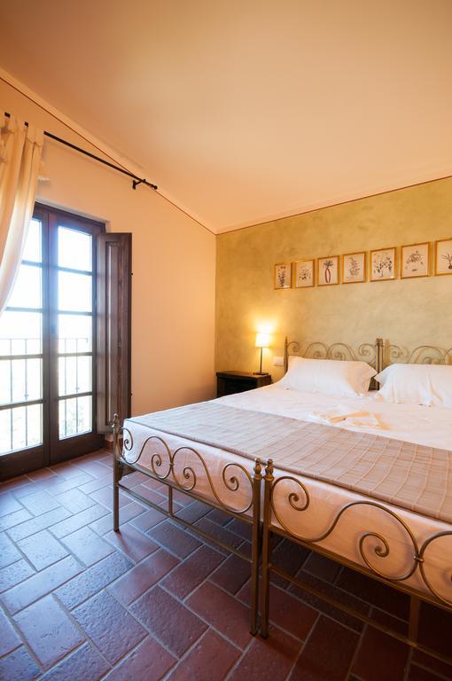 Agriturismo Borgo Tra Gli Olivi คาสติญโญน ฟิโอเรนทิโน ภายนอก รูปภาพ