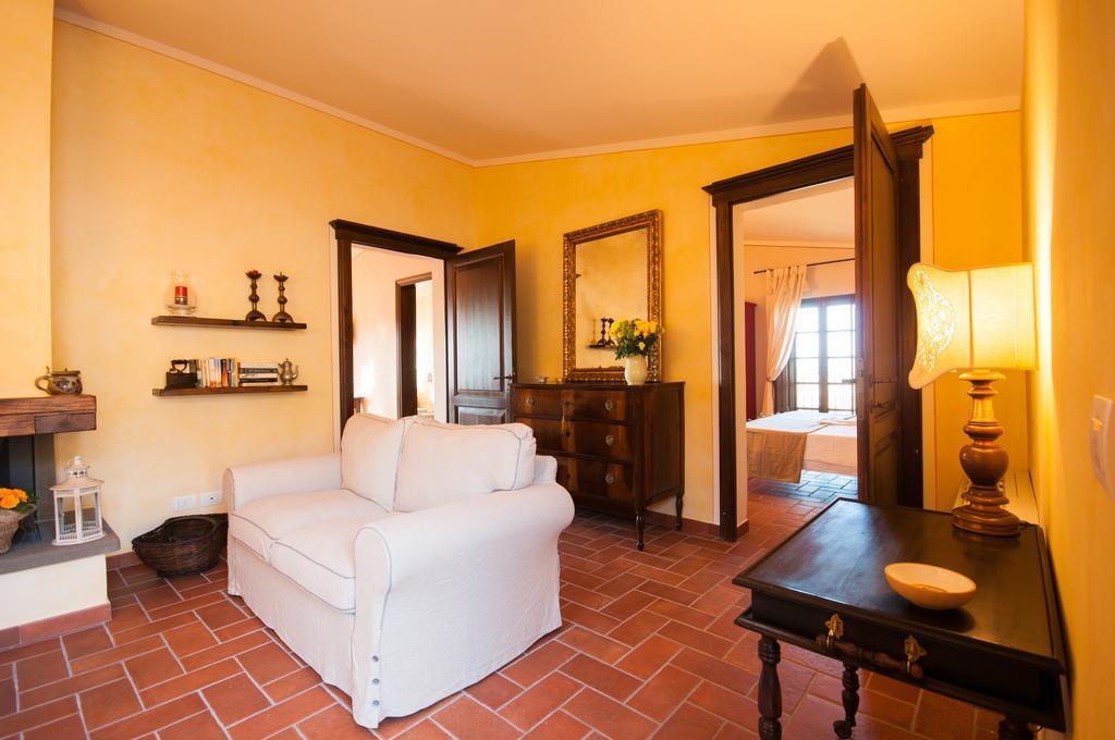 Agriturismo Borgo Tra Gli Olivi คาสติญโญน ฟิโอเรนทิโน ภายนอก รูปภาพ